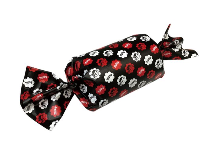 ブラックミルキークリームロール（コーラ味）／￥561（税込み）