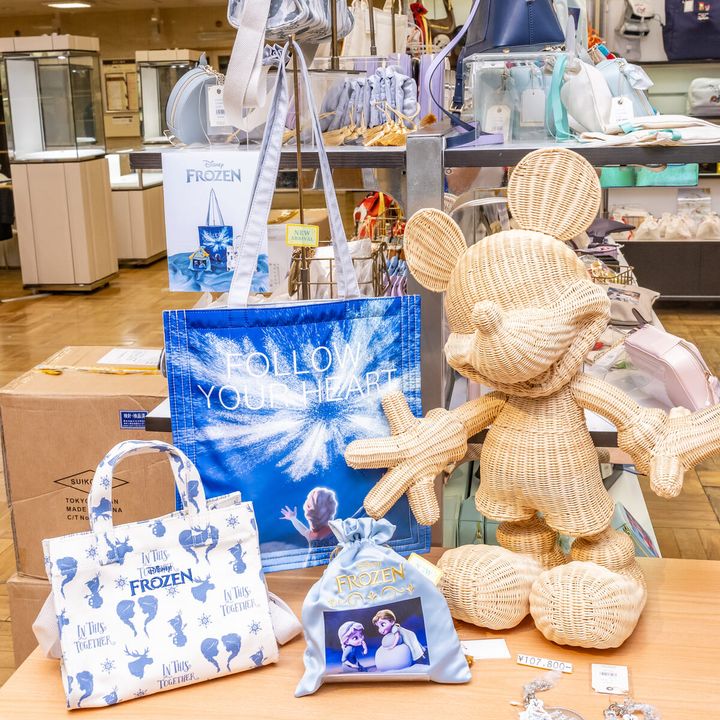 ＜ACCOMMODE＞フローズン グラフィックトート