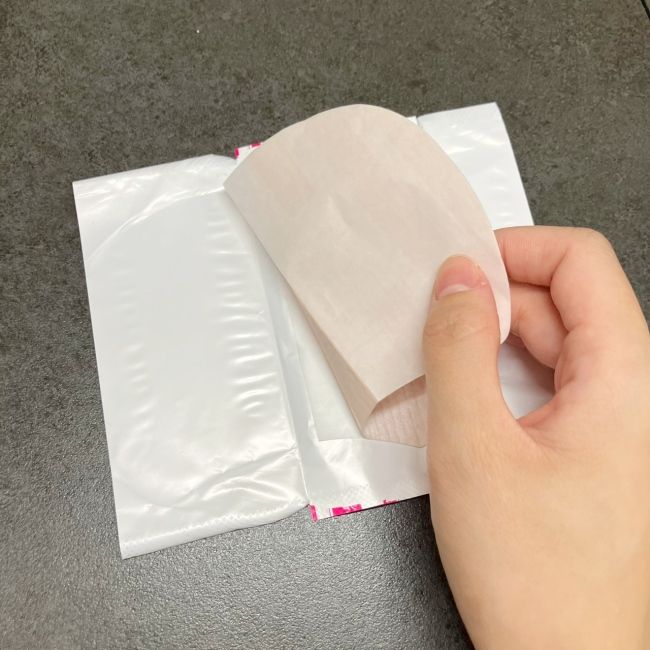 「ジワッ」にじむワキ汗を完全防御！？【ダイソー】の汗とりパットを使ってみた！