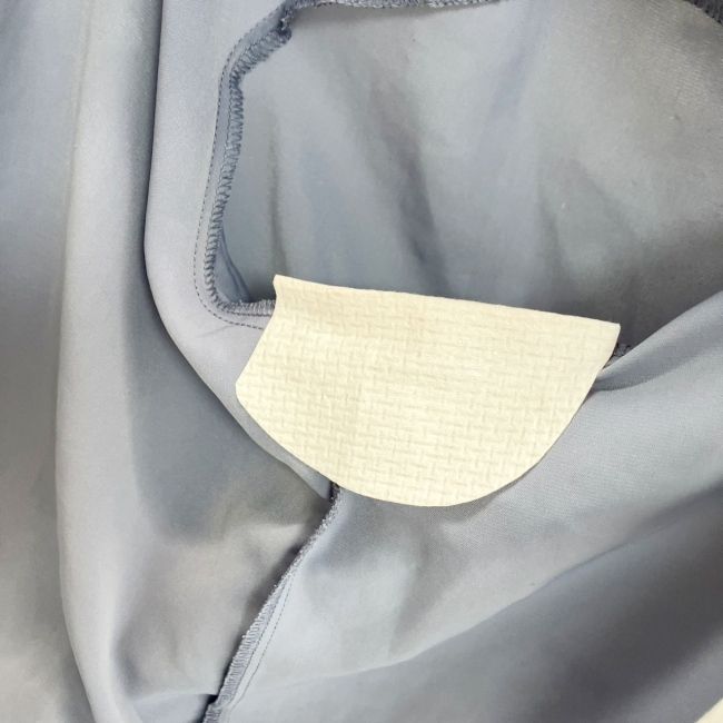 「ジワッ」にじむワキ汗を完全防御！？【ダイソー】の汗とりパットを使ってみた！