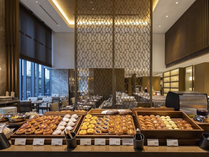 「オーキッド」の朝食ブッフェ。一見おなじみのホテルブッフェの光景だが、一品一品のクオリティの高さは別格。