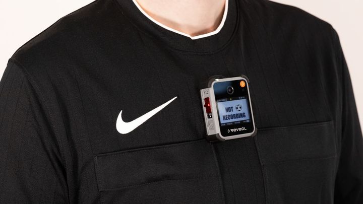 リヴァプール対横浜FM戦、Jリーグが「レフェリーカメラ」を試験導入！ただし、ライブ配信されない理由とは