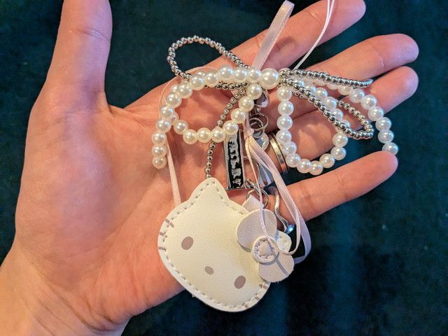 HELLO KITTY × BRILMY ミラー付きビーズストラップ