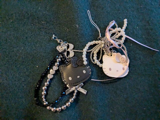 HELLO KITTY × BRILMY ミラー付きビーズストラップ