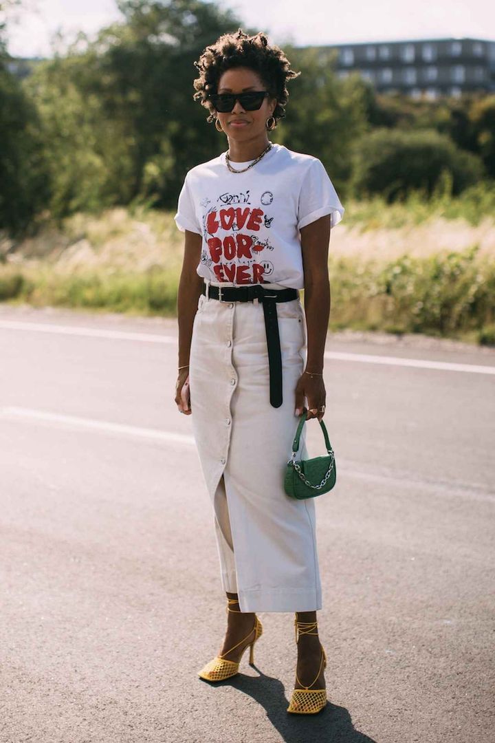 画像: カラーを散らしプレイフルなホワイトコーデを堪能