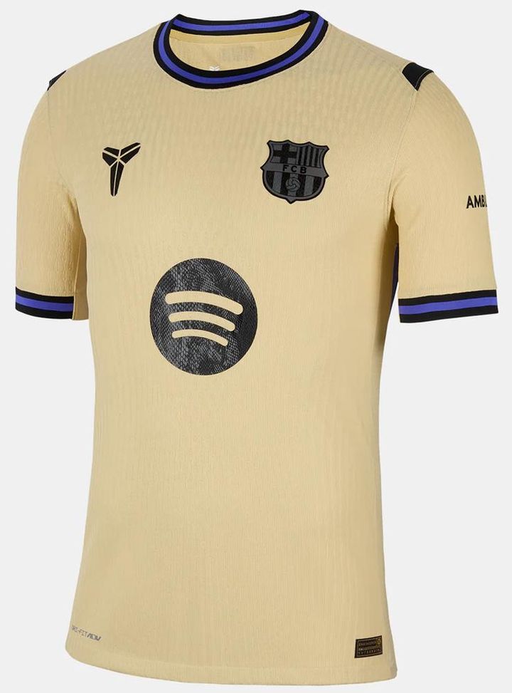 スペインの名門がユニフォームで「伝説のNBAスター選手」とコラボ！エンブレムは“真っ黒な蛇柄”に