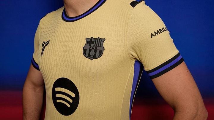 スペインの名門がユニフォームで「伝説のNBAスター選手」とコラボ！エンブレムは“真っ黒な蛇柄”に