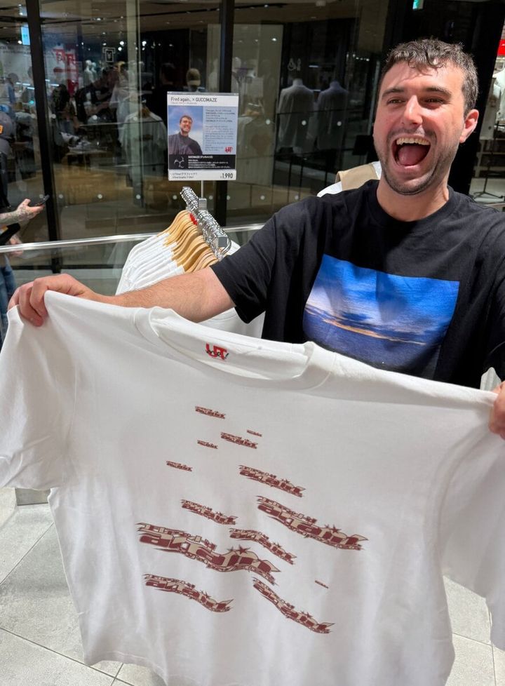 イギリスの今を代表するアーティスト Fred again..（フレッド・アゲイン）と日本人グラフィックデザイナーGUCCIMAZE（グッチメイズ）が夢のコラボレーション「Fred again..×GUCCIMAZE」 UTme! が発売する。初来日を記念した UTme!スタンプが期間限定で登場。