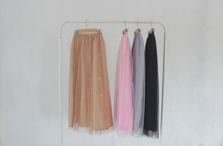 ハンガーに掛けられたチュールスカート