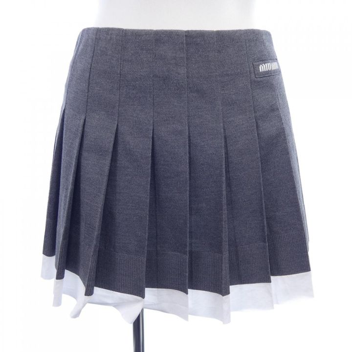 ミュウミュウのミニスカート