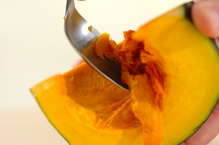 カボチャの甘みそからめの下準備1