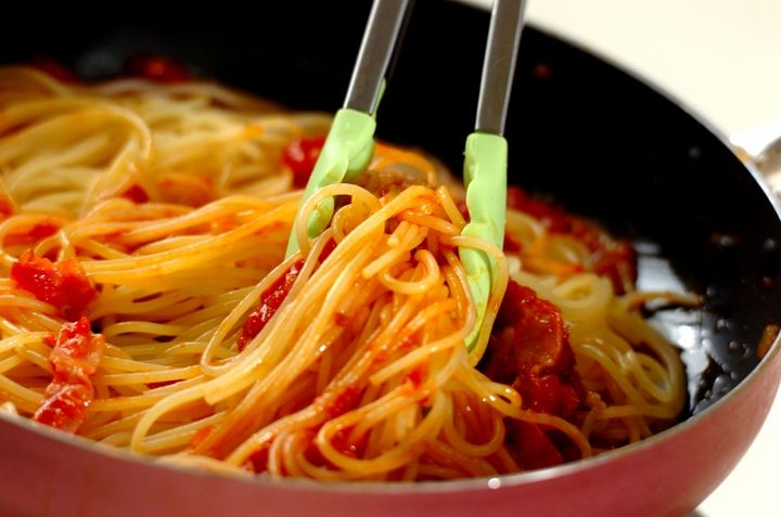 ベーコンの旨味！シンプルがいちばん基本のトマトソースパスタの作り方4