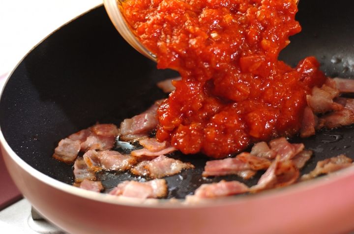 ベーコンの旨味！シンプルがいちばん基本のトマトソースパスタの作り方3