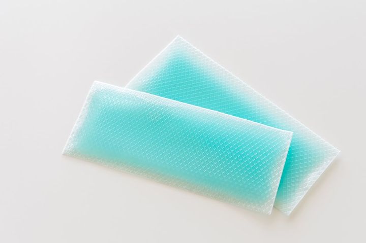 暑くて眠れない場合、冷却シートで頭部を冷やしても大丈夫？