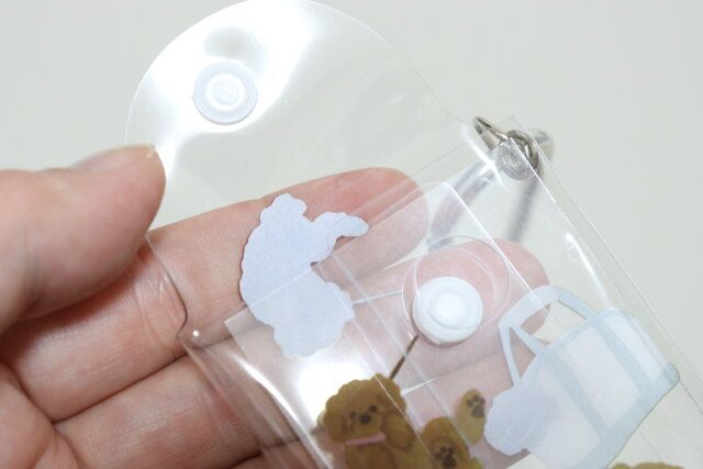 犬柄マルチケースカラビナ付き 形状