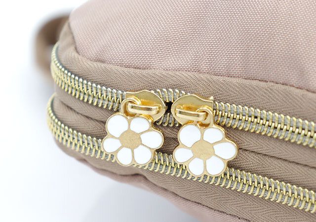 お花モチーフのファスナー持ち手