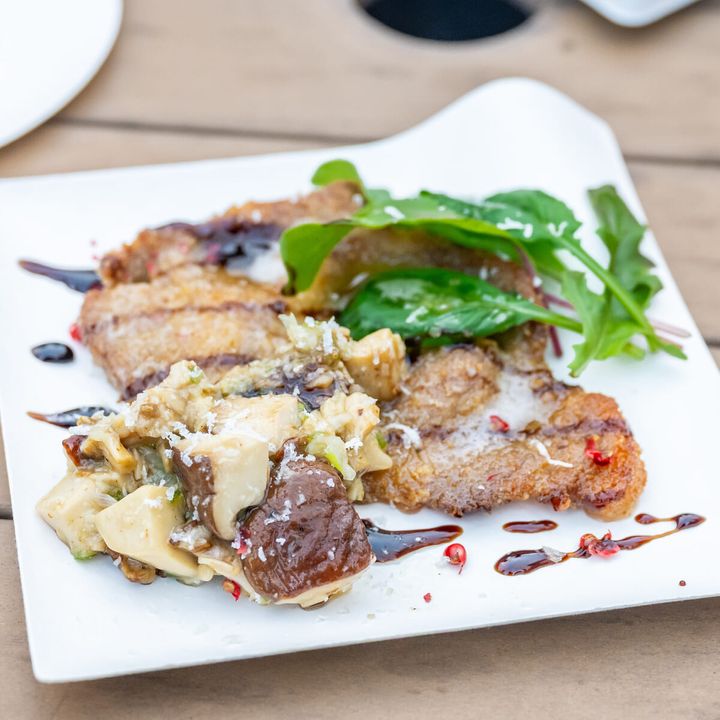 宮崎県産霧島黒豚のミラノ風秋カツレツ 熊本県産生しいたけのソース仕立て