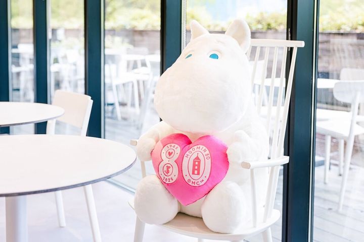 80周年記念「おすわりムーミン」