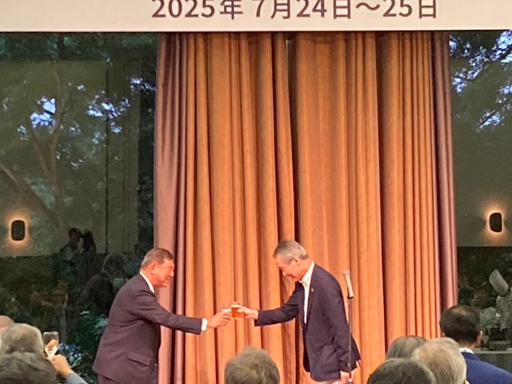 懇親会で石破首相は経団連・筒井会長と乾杯 喧騒から離れるつかの間のひと時だったのかも
