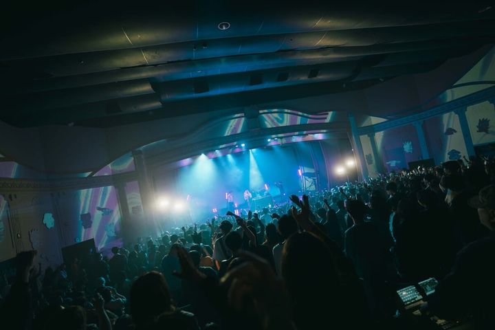 ダイナミックなプロジェクションマッピングが印象的な ”メルヘンステージ”