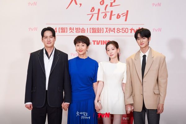 右がキム・ミンギュ