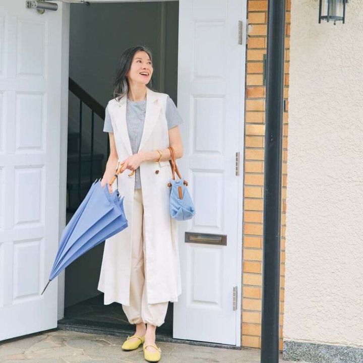 水はねも汚れも防ぐ！雨の日もおしゃれに快適に過ごせる撥水加工つきの服をご紹介！