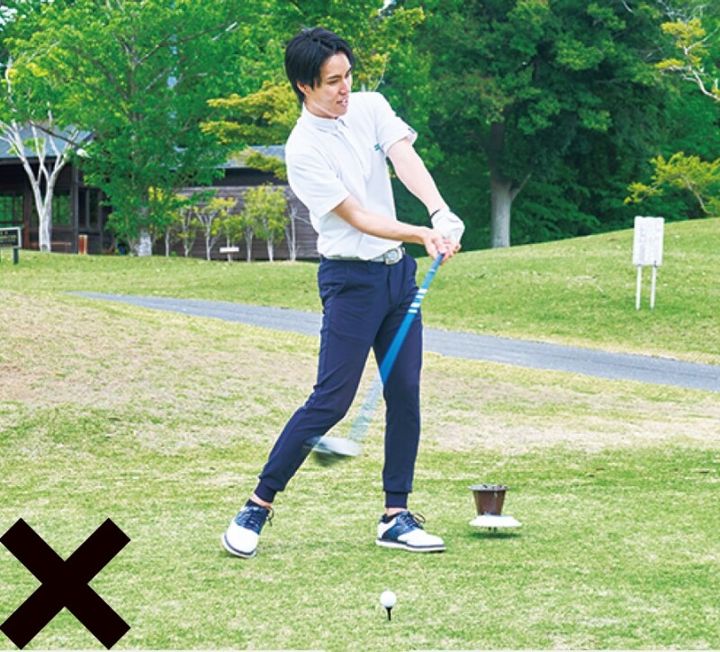 朝イチのティーショットがうまくいかない原因は？人気コーチが解説