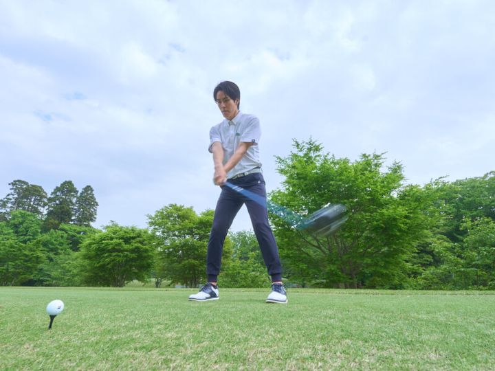 朝イチのティーショットがうまくいかない原因は？人気コーチが解説