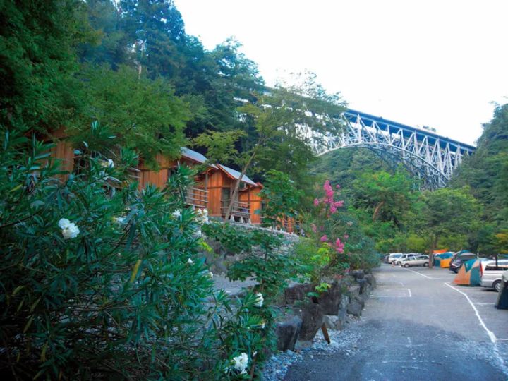 “遮光率99.9％”DODの大型遮光シェードテントがアウトドアで大活躍！