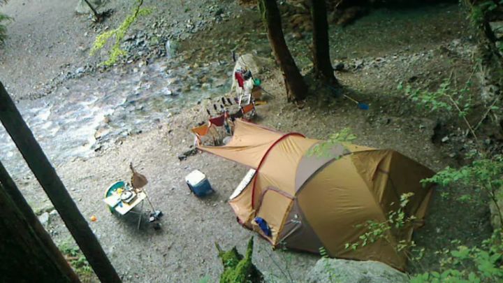 女子キャンプや夏フェスで大活躍！バイクにも積めるワンタッチテントとは？