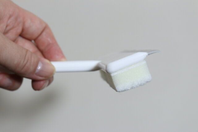 ダイソーんのスポンジ付きミニ窓ワイパー