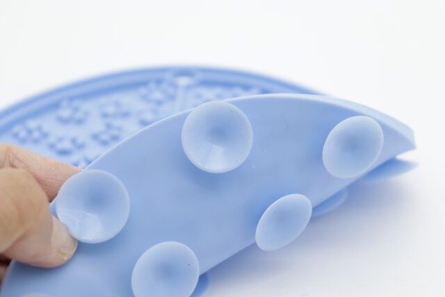 ダイソー 早食い防止シリコーンペット皿（丸型） 吸盤