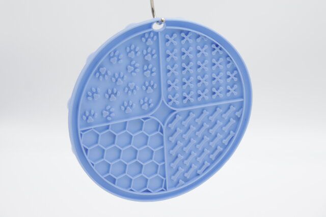 ダイソー 早食い防止シリコーンペット皿（丸型） フック穴