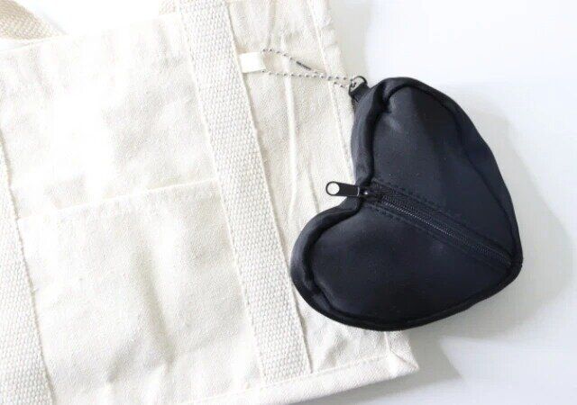 ダイソーのミニハート型バッグチャームポーチ1