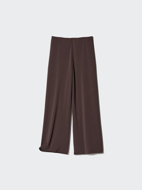 ユニクロのクレープジャージーストレートパンツ