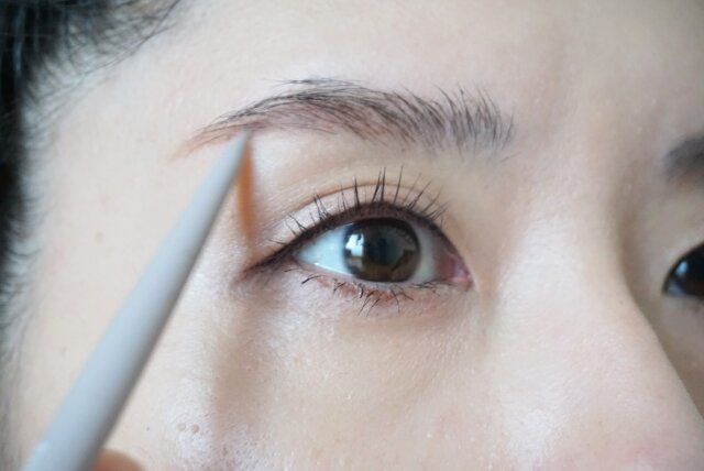 眉下ラインのベストを調整する