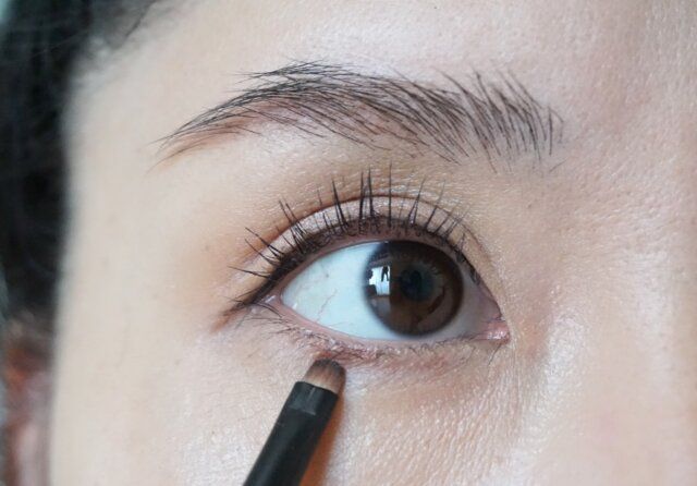 下まつ毛の際に隠しシャドウをON