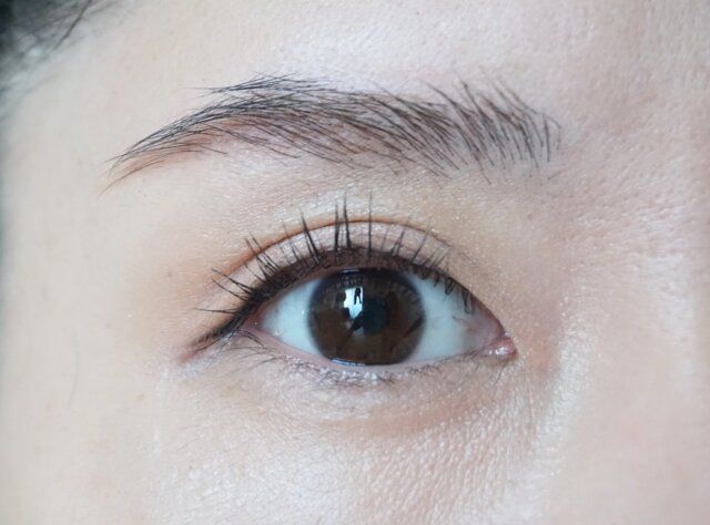 まつ毛はぎゅんっと上げてロングマスカラを繊細に