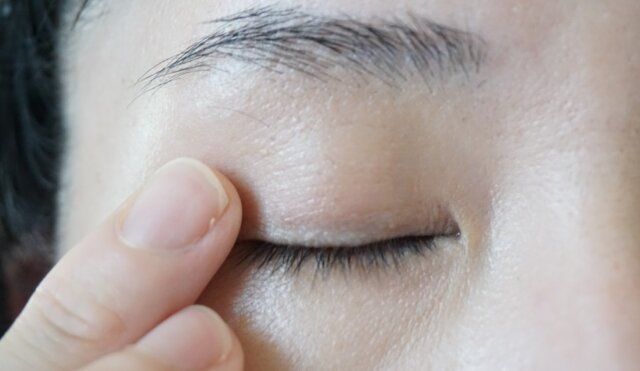 目頭〜黒目下のクマやまぶたの際