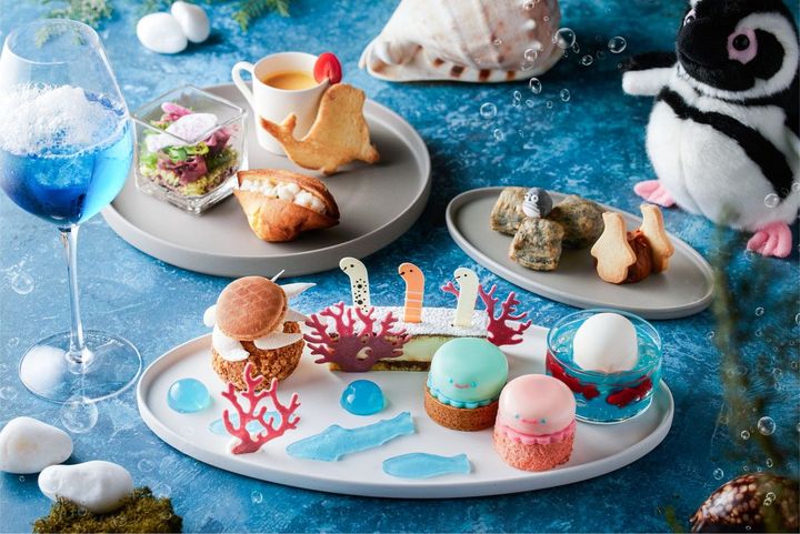 すみだ水族館コラボアフタヌーンティー2025平日￥6,958、土日祝 ￥7,590、すみだ水族館入場チケット付き￥8,958（税・サービス料込）