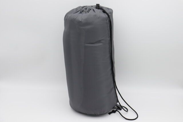 ダイソー 封筒型シュラフ（連結可能） 収納時