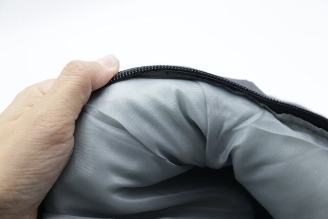 ダイソー 封筒型シュラフ（連結可能） 肌触り 厚み