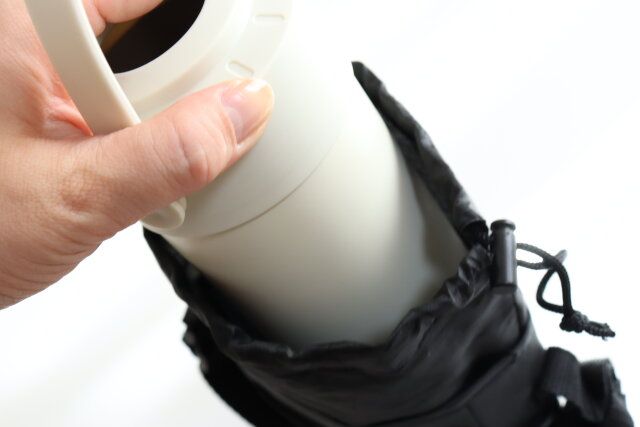 ダイソーの水筒が入るモバイルショルダーメッシュバッグ（ボトルホルダー機能付）