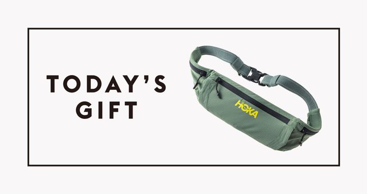 〈HOKA〉のランニングバッグ