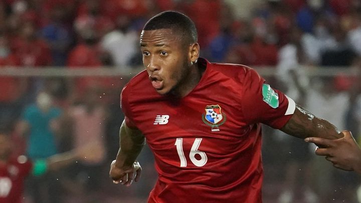 Jリーグ名門、J1残留に向けて“意外な国”の代表FWを獲得！GM「マルチプレイヤーとして攻撃を牽引することを期待」