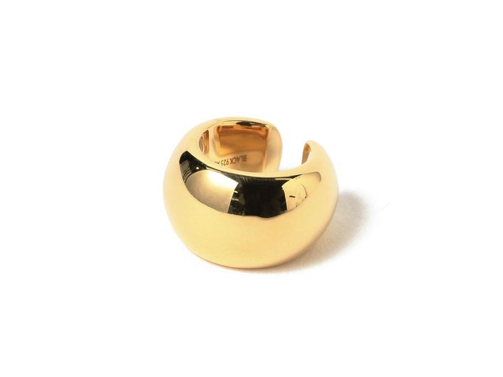 画像: 「Tryvann イヤーカフ イエローゴールド」￥30,800【マリア ブラック】 出典：デミルクス ビームス