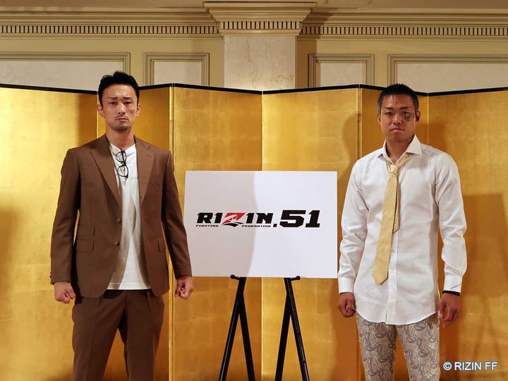 左から梅野源治、芦澤竜誠（C）RIZIN FF