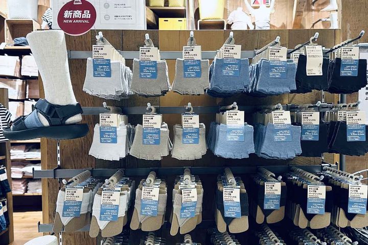 画像: 無印良品 銀座のパーツソックスコーナー www.muji.com