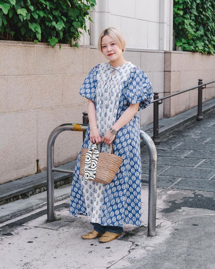真夏の“ワンピース”ルック5選。さりげないレイヤードがお洒落見えのコツ【TOKYO SNAP】