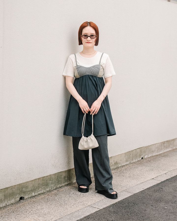 真夏の“ワンピース”ルック5選。さりげないレイヤードがお洒落見えのコツ【TOKYO SNAP】